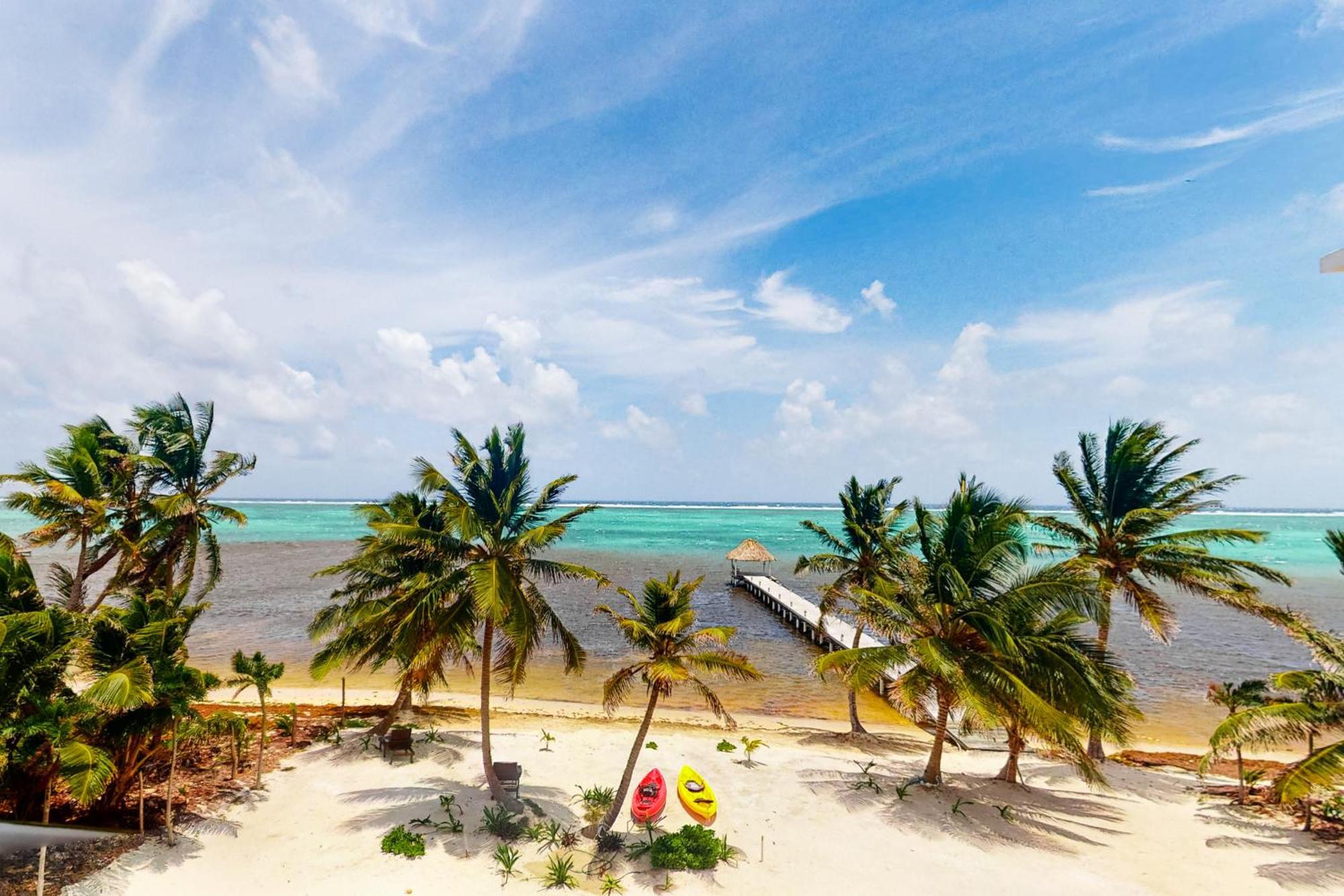 Blue Water Beach Villas San Pedro  Room photo