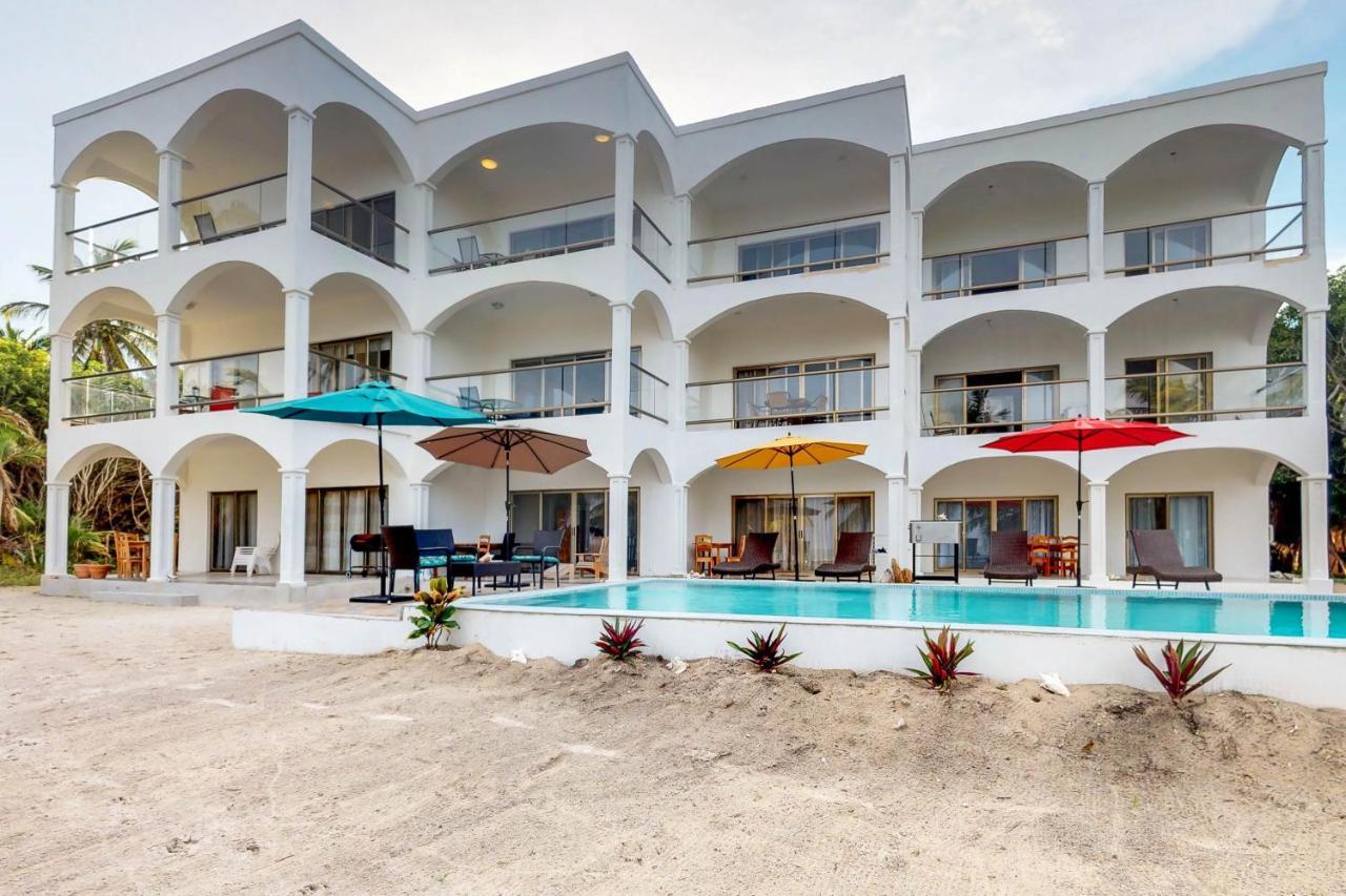 Blue Water Beach Villas San Pedro  Exterior photo